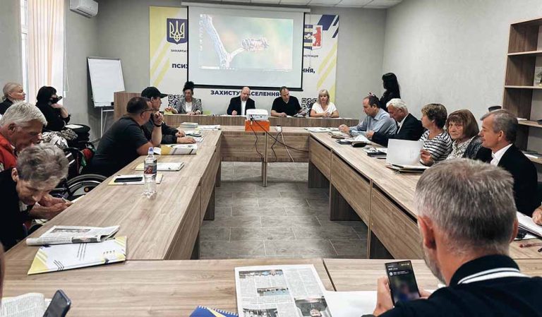 Роль громадських організацій у системі соціального захисту осіб з інвалідністю: результати круглого столу в Ужгороді